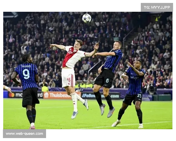 欧冠主题五公里跑在伊斯坦布尔举行,上万名球迷参与 欧冠主题五公里跑在伊斯坦布尔举行,上万名球迷参与